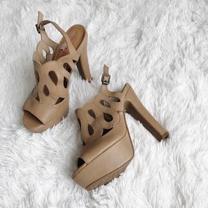 ◦ PINK & PEPPER ◦ Nude cutout heels